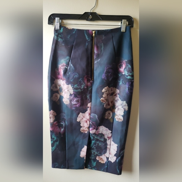 H&M pencil floral skirt xs - Picture 3 of 4